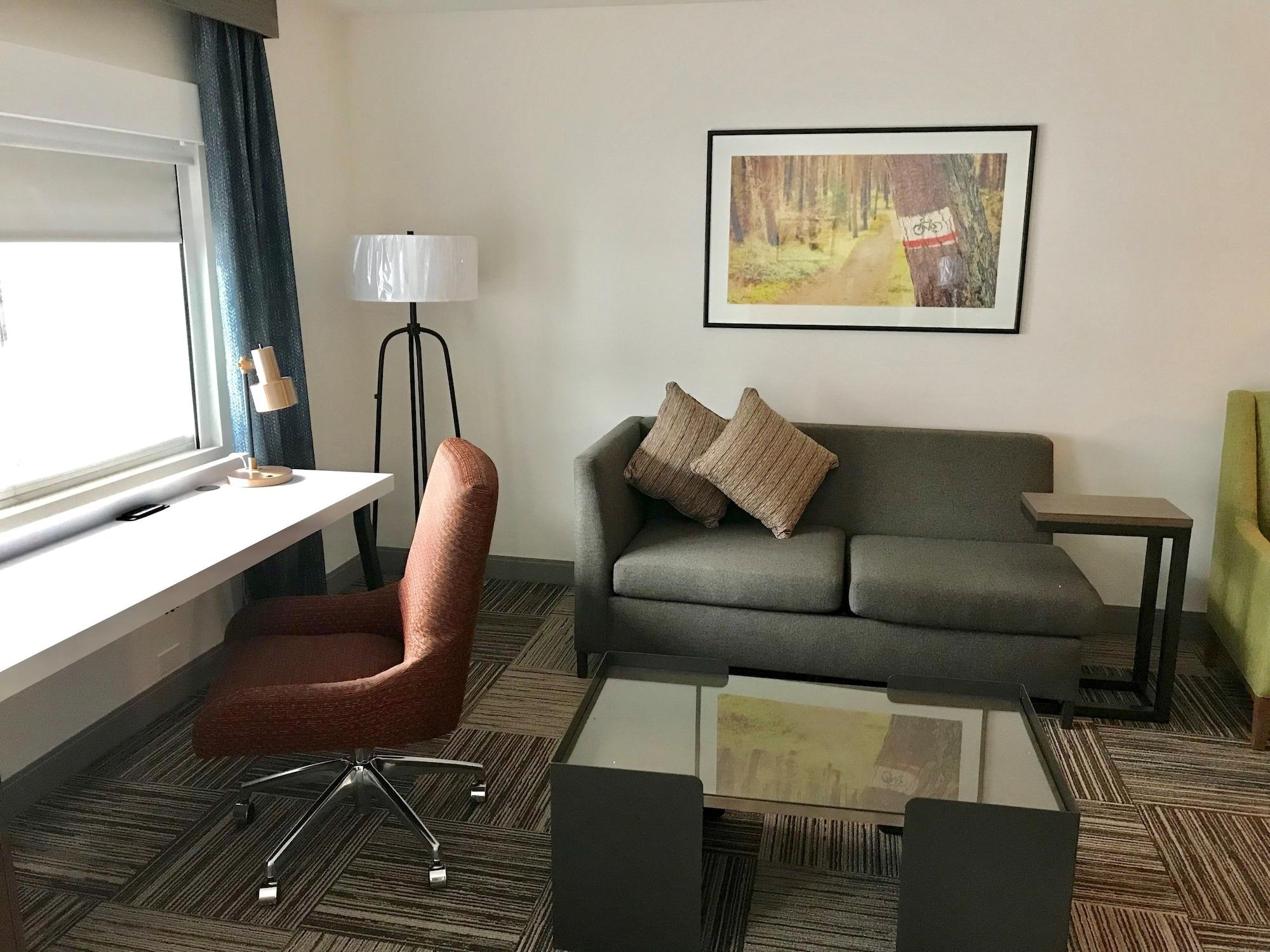 Hilton Garden Inn Davis Downtown Екстериор снимка