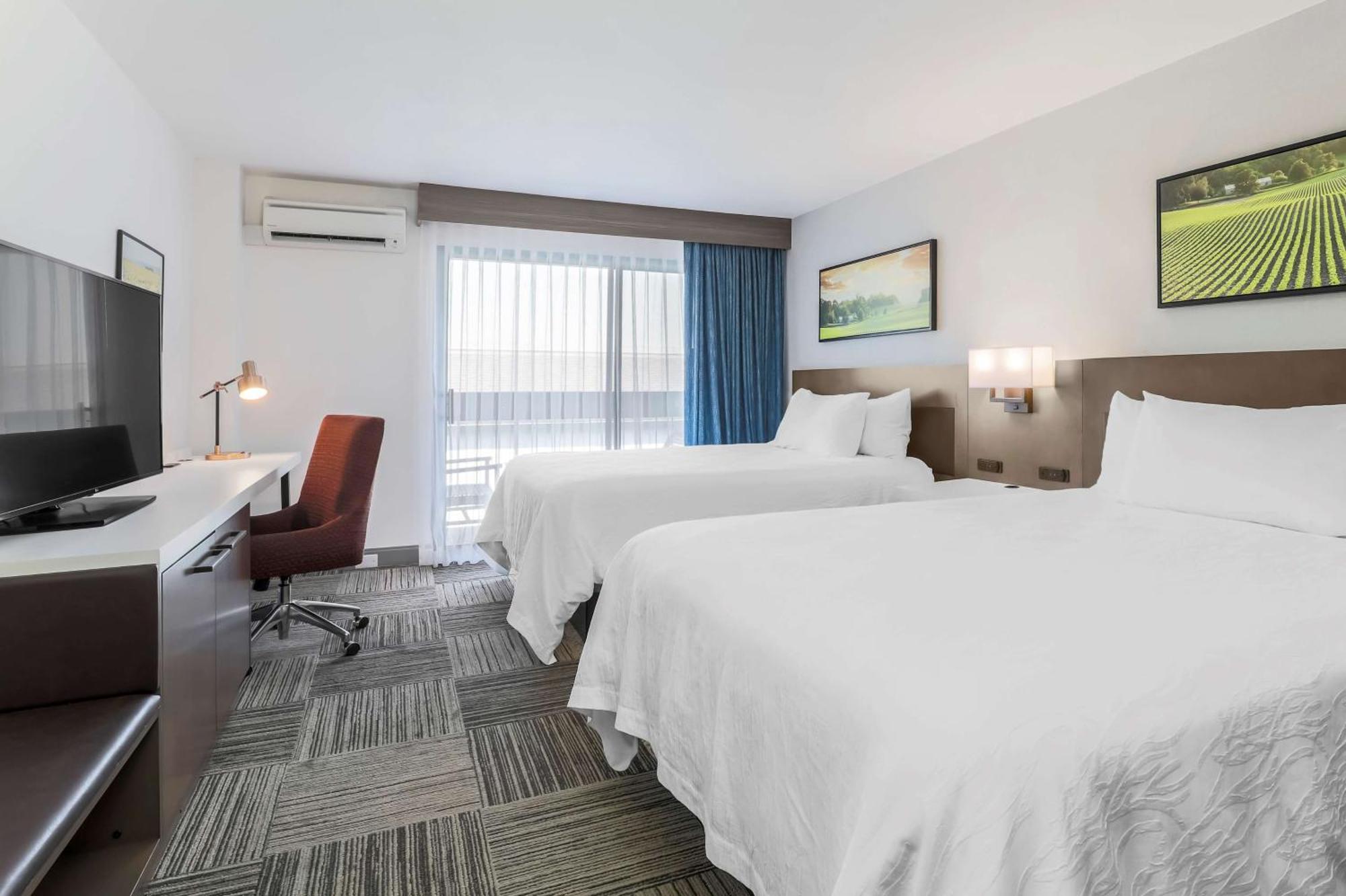 Hilton Garden Inn Davis Downtown Екстериор снимка