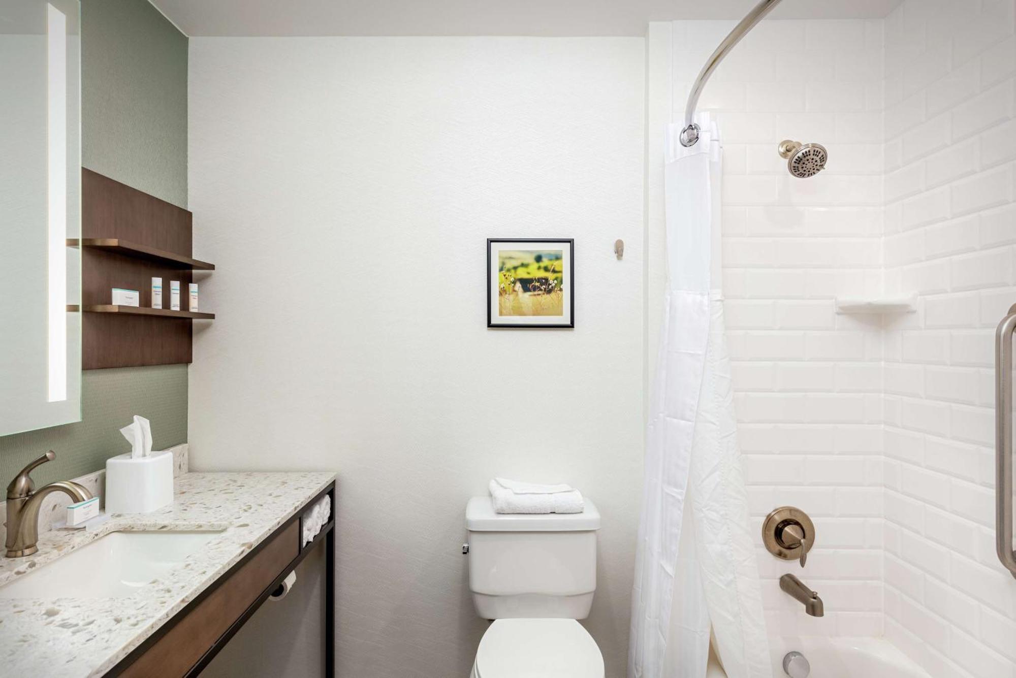 Hilton Garden Inn Davis Downtown Екстериор снимка