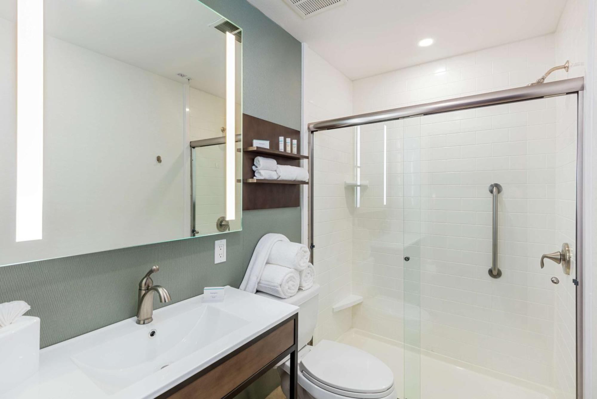 Hilton Garden Inn Davis Downtown Екстериор снимка