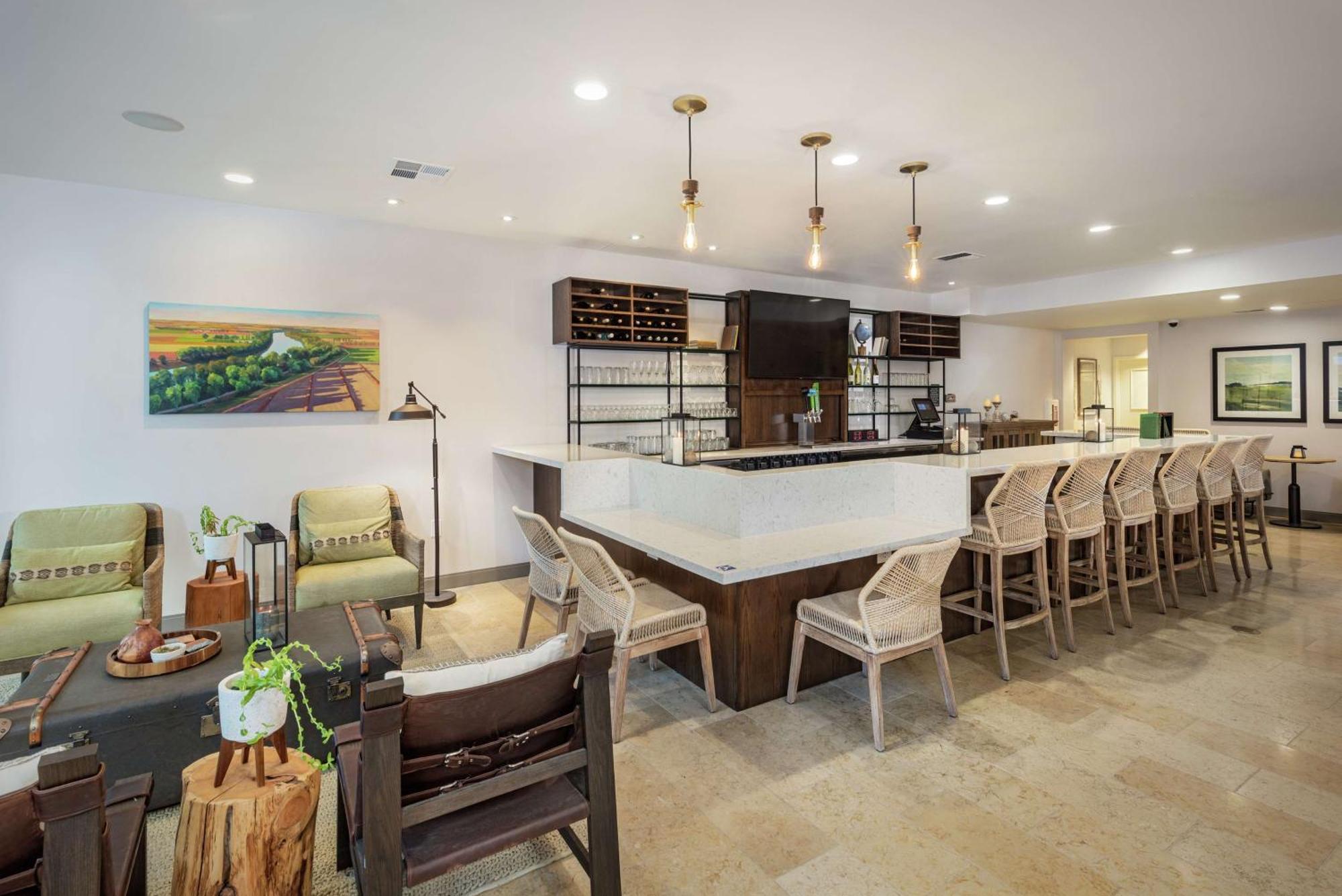 Hilton Garden Inn Davis Downtown Екстериор снимка