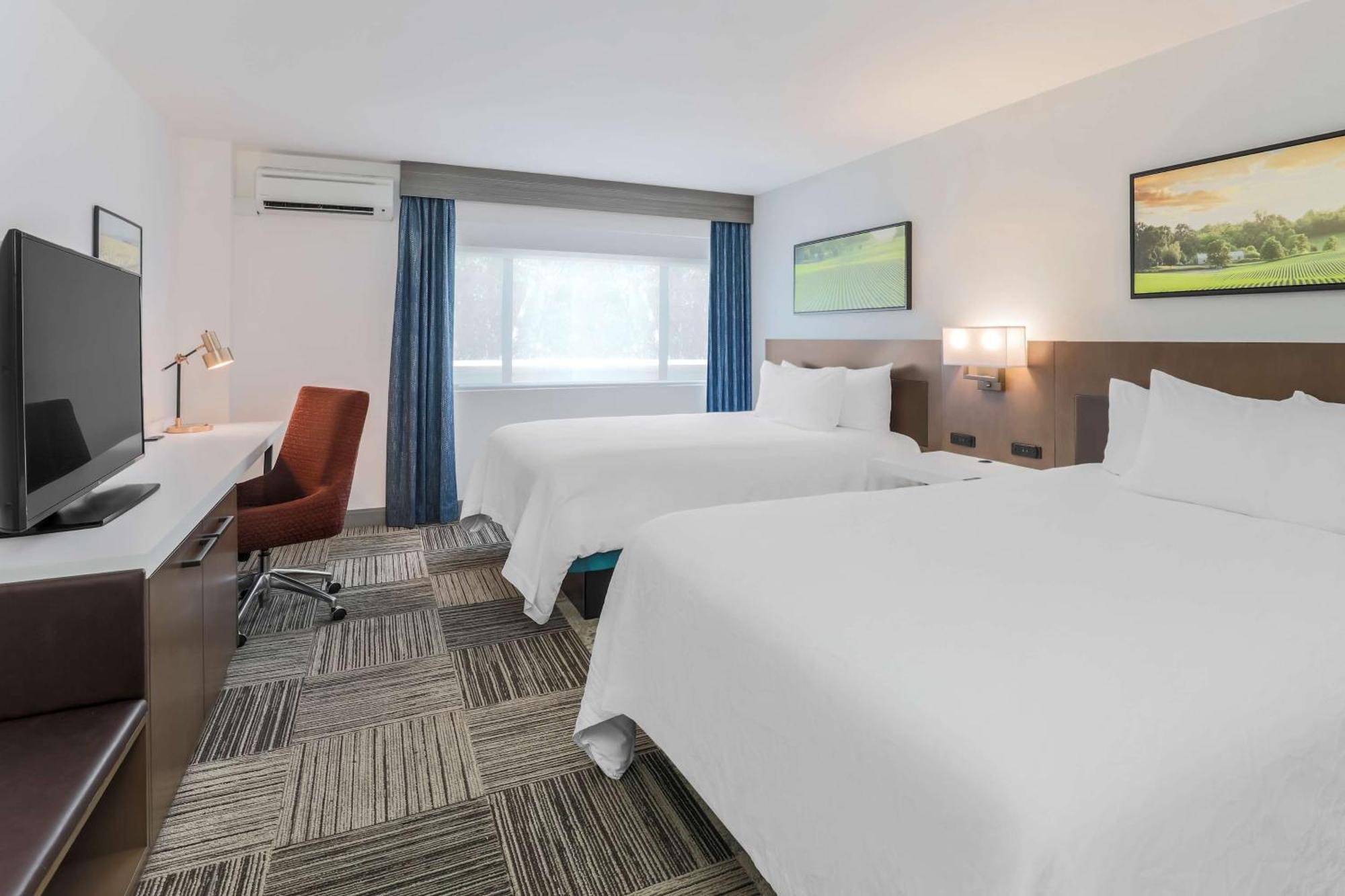 Hilton Garden Inn Davis Downtown Екстериор снимка