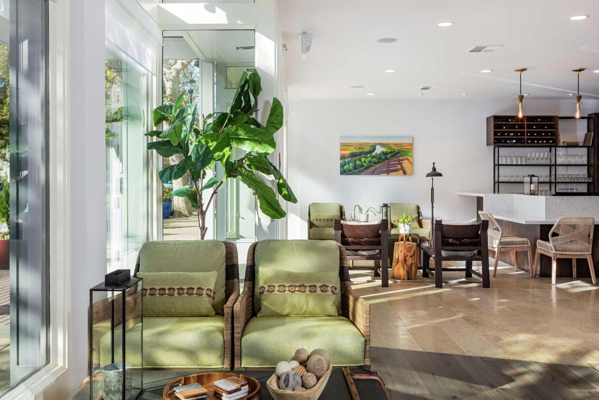 Hilton Garden Inn Davis Downtown Екстериор снимка