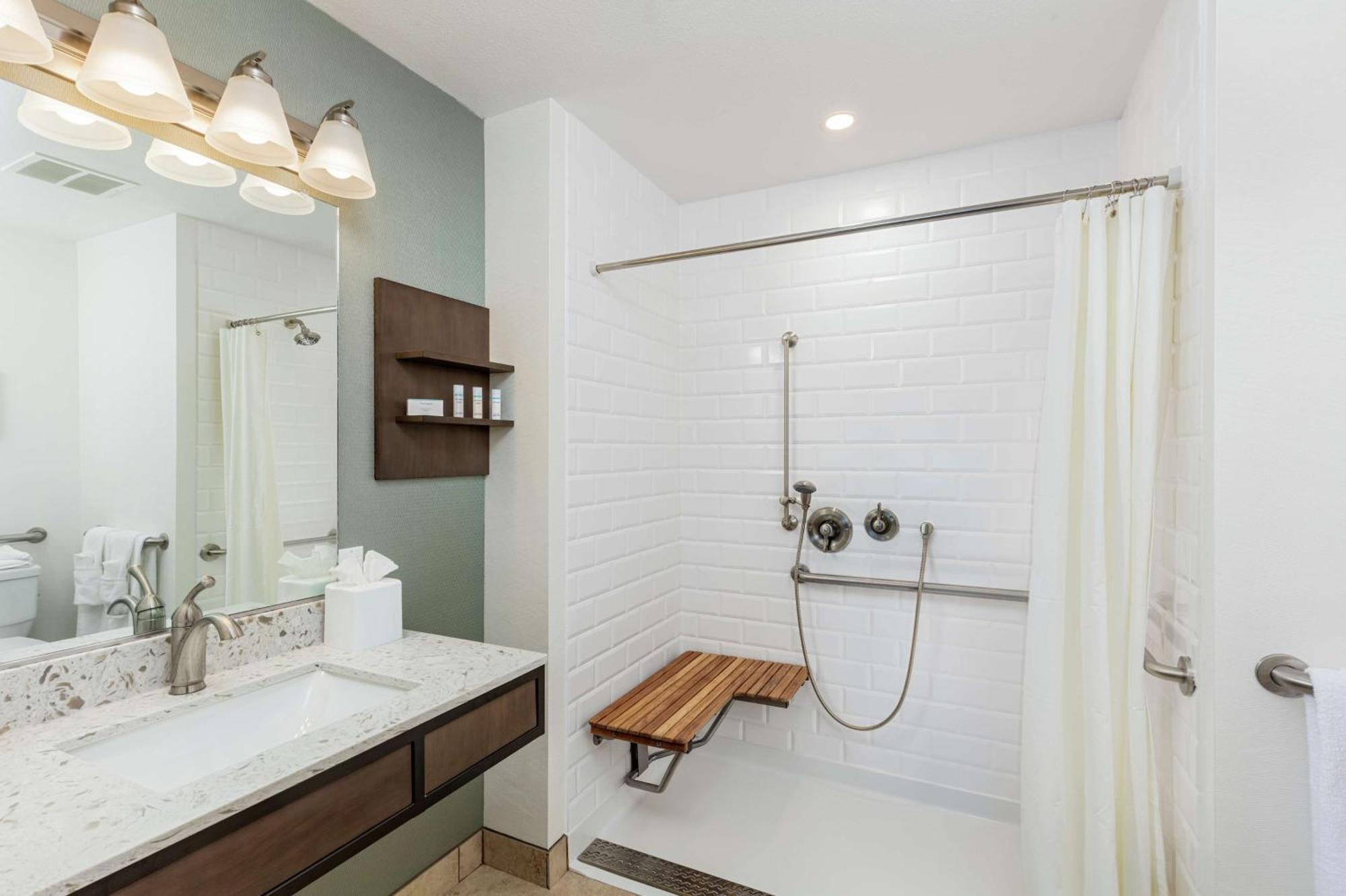 Hilton Garden Inn Davis Downtown Екстериор снимка