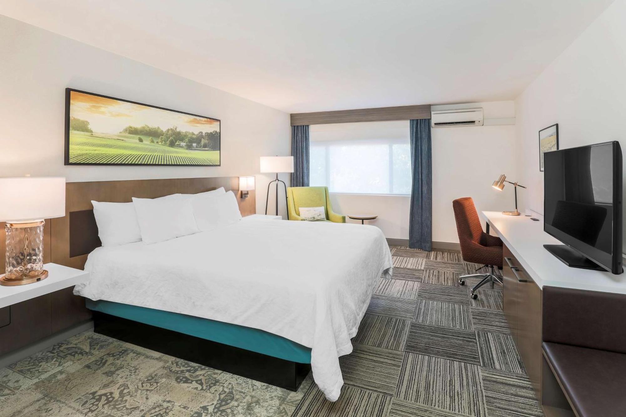 Hilton Garden Inn Davis Downtown Екстериор снимка