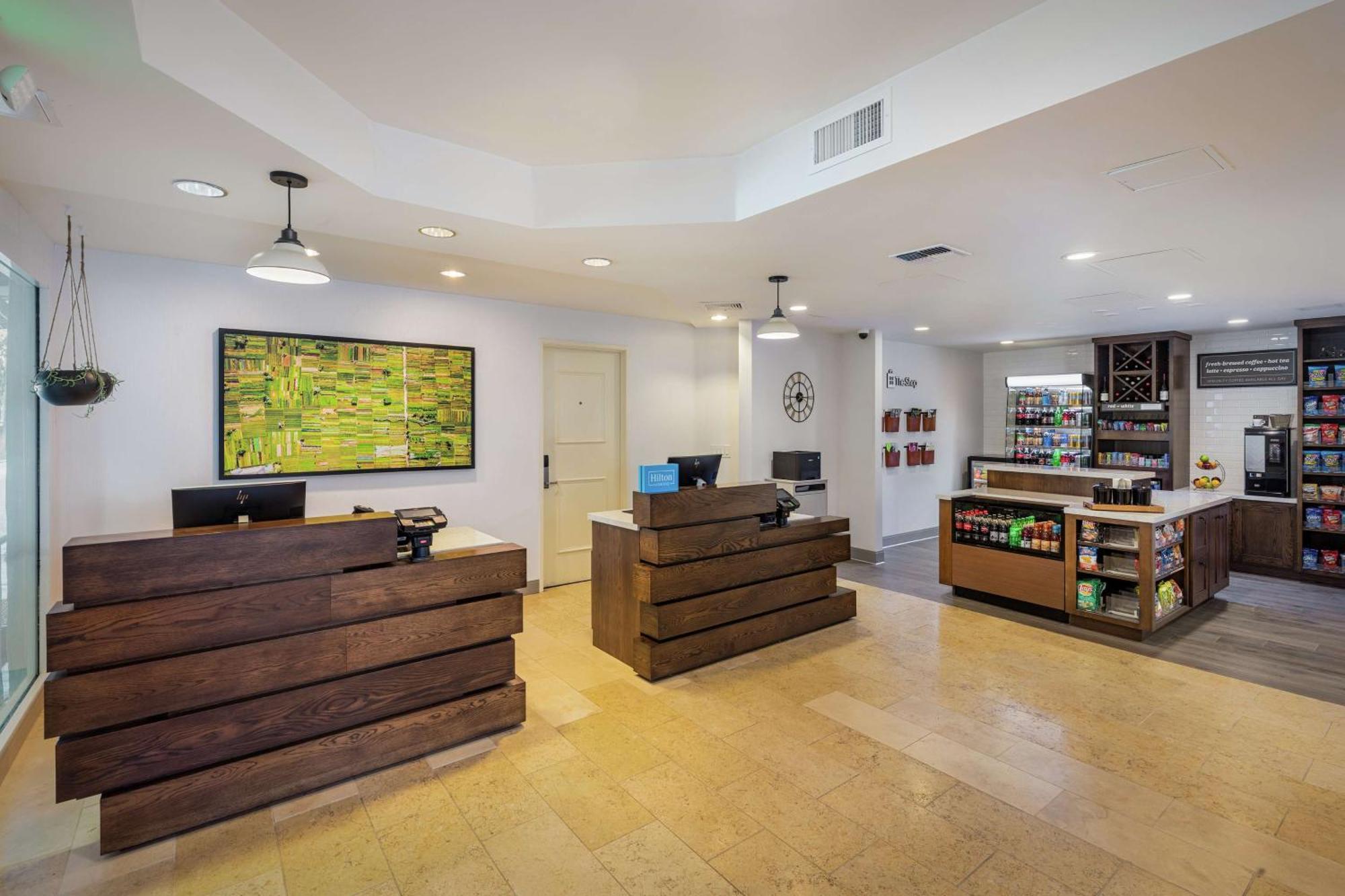 Hilton Garden Inn Davis Downtown Екстериор снимка