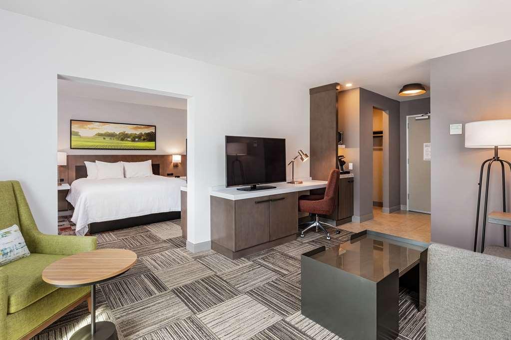 Hilton Garden Inn Davis Downtown Стая снимка