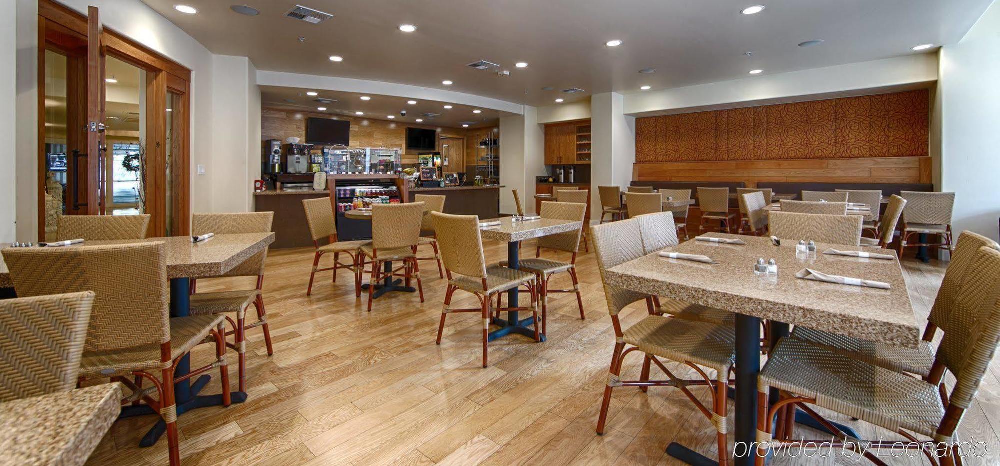Hilton Garden Inn Davis Downtown Екстериор снимка