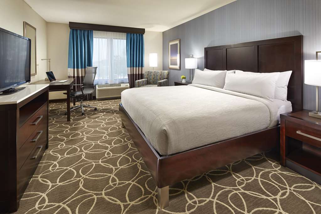Hilton Garden Inn Davis Downtown Стая снимка